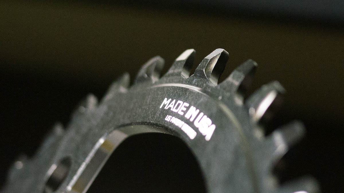 A photo of a wider tooth on the chainring.